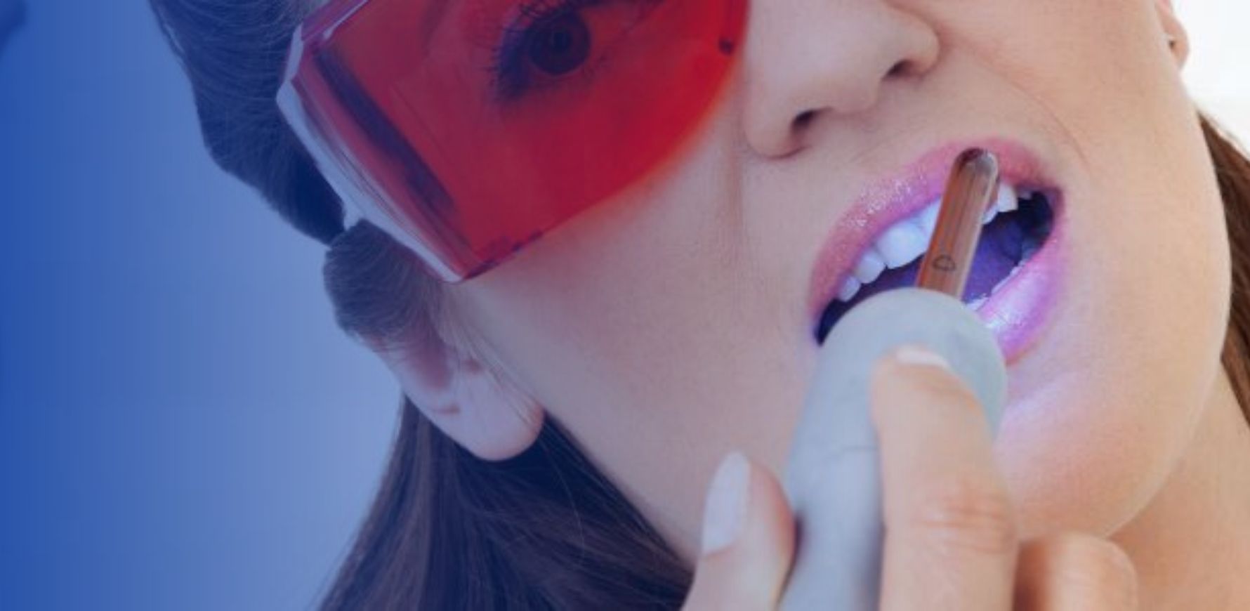 mulher fazendo laserterapia